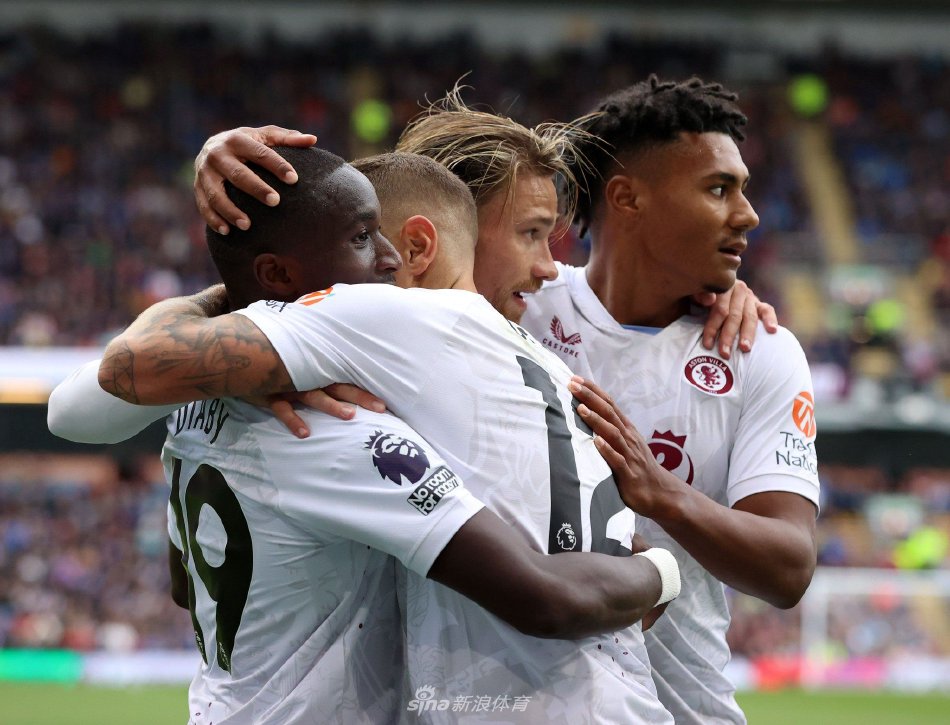 赛表现始终 赛表现始终